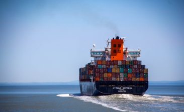 containerschiff-air-coating-klimaschutz-salvinia-effekt